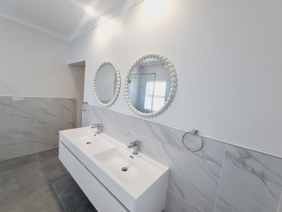 5 Bedroom Property for Sale in Sandown Western Cape